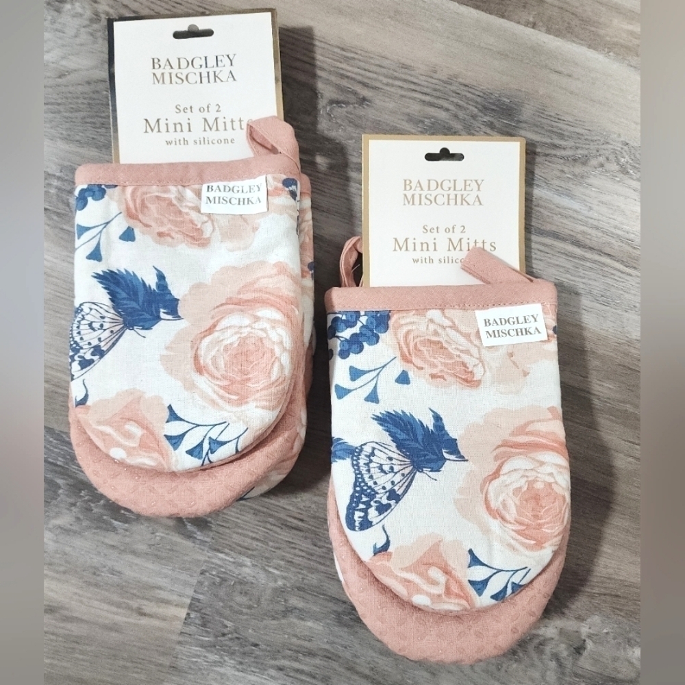 Badgley Mischka 2 Sets of Mini Oven Mitts - New With Tags